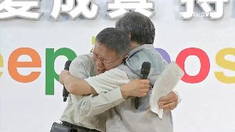 心疼小野遭抹黑落淚…柯文哲擁抱力挺