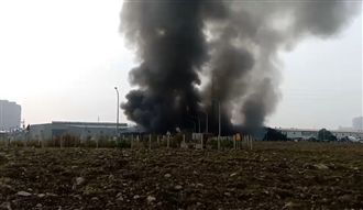 快訊／200坪工廠大火　警消搶救中