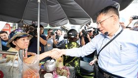 柯文哲請假後到市場掃街拜票（圖／競辦提供）