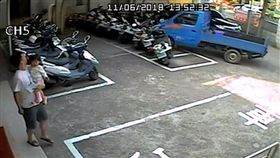 高雄,車禍,撞警車,油門,緊張（圖／翻攝畫面）