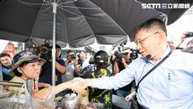 柯文哲請假後到市場掃街拜票（圖／競辦提供）