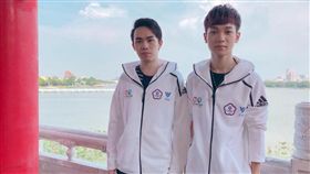 16:9
電競隊遭取消資格　選手化悲憤為力量：誓將冠軍留在台灣！
CS：GO,lSad Story,CrazyFace張聖崙(右)
圖／翻攝自CrazyFace臉書
https://www.facebook.com/pg/crazyfacetw/photos/?ref=page_internal