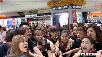 凌晨就來排！百貨周慶開跑千人搶優惠