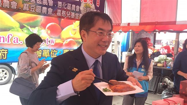 黃偉哲僅領先3.2%　網友紛喊不信