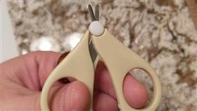 安全剪刀、寶寶指甲剪／翻攝自臉書爆廢公社二館
