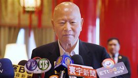 許信良出席紀念黃信介90誕辰音樂會8月20日為前民進黨主席黃信介90歲冥誕，總統蔡英文和美麗島雜誌5人小組24日聯名舉辦音樂會紀念這位民主前輩，5人小組成員之一、前黨主席許信良（圖）出席，並在音樂會前發表談話。中央社記者王飛華攝　107年8月24日