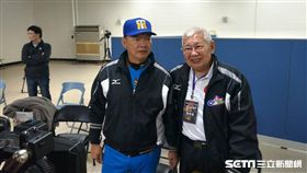 ▲林仲秋到貴賓室向林信彰致意。（圖／記者林辰彥攝影）