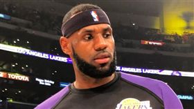「頭帶詹」回歸！網：英雄穿上披風啦
NBA,洛杉磯湖人,LeBron James,暴扣,頭帶
翻攝自推特