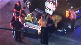 美國南加州洛杉磯郊區千橡鎮（Thousand Oaks）夜店Borderline Bar and Grill今晚驚傳槍響，至少12人死亡及12人受傷，死者包括馳赴現場的一名警官。槍手也被發現身亡。（圖／翻攝自推特）