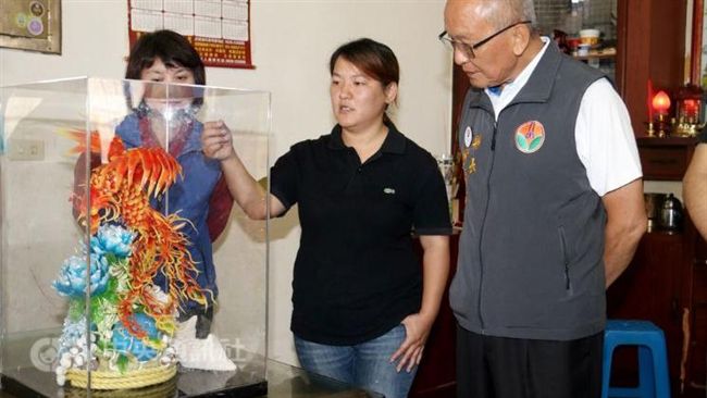 鳳凰折翼重生摘金　倪女苦學有成獲表