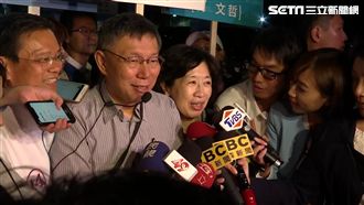 柯文哲士林掃街拜票　陳佩琪現身挺尪