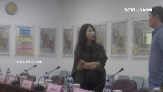 耍官威影片曝！女議員拍桌罵哭公務員
