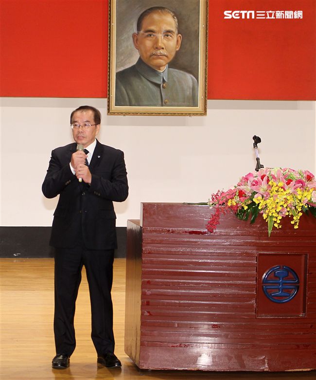 鹿潔身辭局長下台　堅以「台鐵人」退休。（記者邱榮吉/攝影）