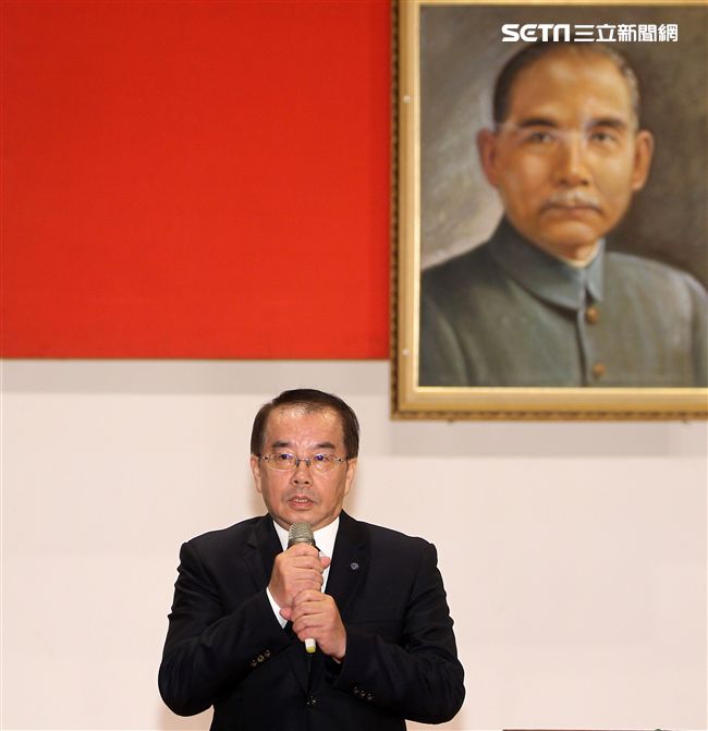 鹿潔身辭局長下台　堅以「台鐵人」退休。（記者邱榮吉/攝影）