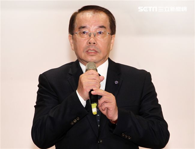 鹿潔身辭局長下台　堅以「台鐵人」退休。（記者邱榮吉/攝影）