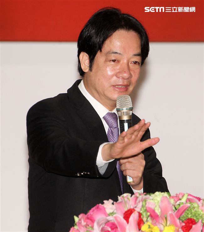 行政院長賴清德出席台鐵新卸任局長交接典禮，為台鐵人加油打氣。（記者邱榮吉/攝影）