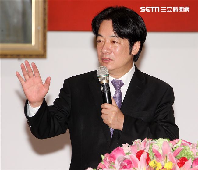 行政院長賴清德出席台鐵新卸任局長交接典禮，為台鐵人加油打氣。（記者邱榮吉/攝影）