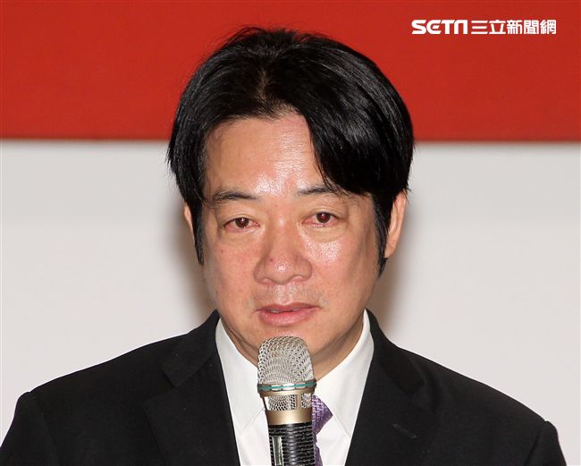 行政院長賴清德出席台鐵新卸任局長交接典禮，為台鐵人加油打氣。（記者邱榮吉/攝影）