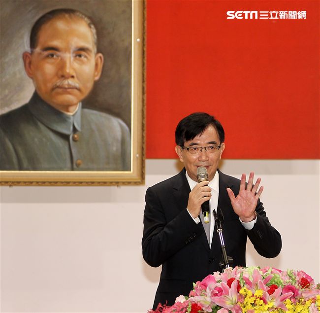 交通部長吳宏謀主持台鐵局交接。（記者邱榮吉/攝影）