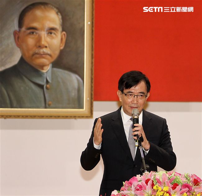 交通部長吳宏謀主持台鐵局交接。（記者邱榮吉/攝影）