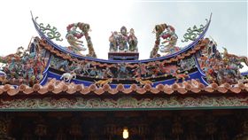 麥寮拱範宮再現風華國定古蹟麥寮拱範宮歷經7年修復完工，23日舉行重修安座祈福大典，主委張克中表示，不論用料、雕刻或彩繪皆完全依循古例，保留廟宇原貌及歷史價值。圖文／中央社記者葉子綱　107年7月23日