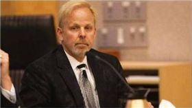 「酸鹼體質」創辦人美國作家羅伯特（Robert O. Young）被控詐欺。（圖／翻攝自《聖地牙哥聯合論壇報》）