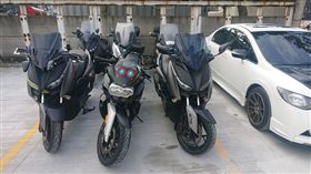 交通部修法 汽車停車格可停放多輛重機（圖／爆怨公社）