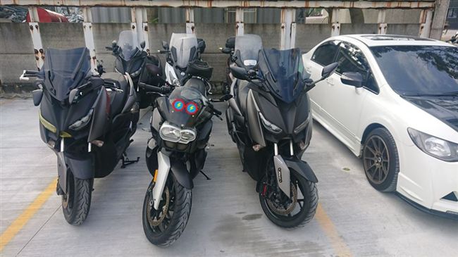 汽車格停多輛大重機　明年元旦起實施