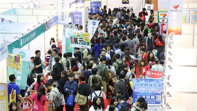 立院三讀通過　薪資4萬以下不得面議