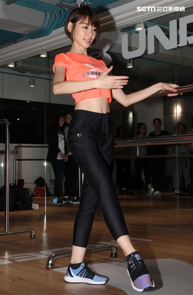 林明禎勤運動練出好身材。（記者邱榮吉/攝影）