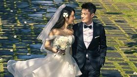 霍建華駕跑車違停，險些開不了車。（圖/翻攝自臉書）