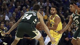 ▲柯瑞對公鹿的比賽。（圖／美聯社／達志影像）