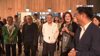 施振榮訪花博　林佳龍化身最佳導覽員