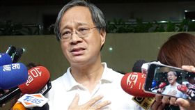 小野：丁守中臉書貼文是嚴重人身攻擊台北市長柯文哲競選總幹事小野（圖）7日出面發表聲明，強調自己若是一個會操作棄保效應及政治操作的人，柯文哲不會找他，並表示國民黨台北市長參選人丁守中的臉書貼文已是嚴重人身攻擊。中央社記者梁珮綺攝　107年11月7日