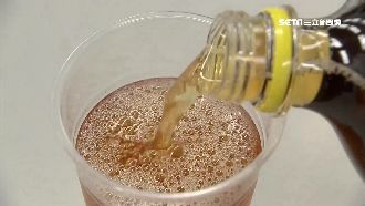 獨／老牌飲料飄臭酸味　爆商品流市面