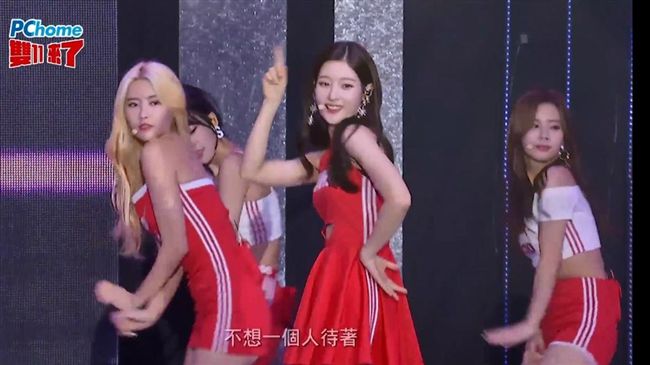 雙11購物現場熱嗨　韓女團火辣熱唱