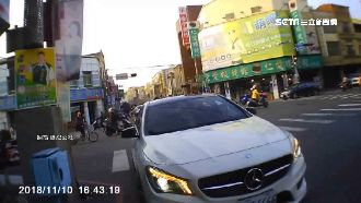 豪車違停擋消防車　跳針嗆義交安那