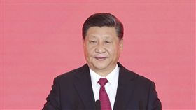 習近平將在中國進博會發表演講中國商務部29日宣布，中國國家主席習近平11月5日將出席首屆中國國際進口博覽會開幕式並發表主旨演講。習近平已許久未公開演講。他23日出席港珠澳大橋開通儀式（圖），僅宣布開通卻未致辭，曾引發諸多揣測。（中新社提供）中央社　107年10月29日