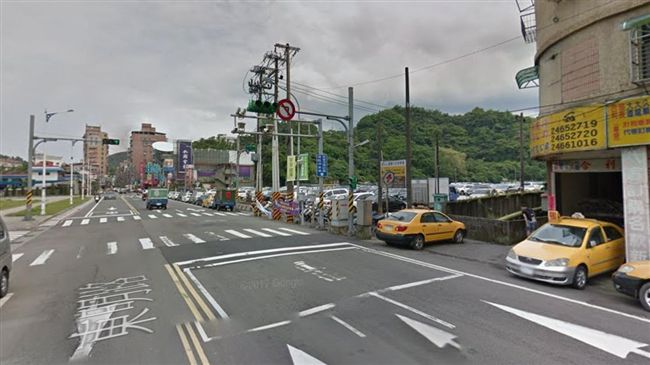 箱型車失控撞到翻車　共造成5人受傷