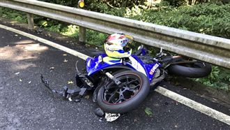 疑打滑？黃牌重機北宜自摔宣告不治！