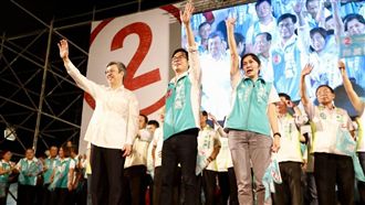 陳其邁旗美大團結晚會 3萬人場面挺