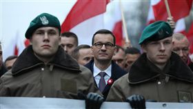 波蘭紀念獨立百年  右派遊行與閱兵撞場
圖翻攝自Kancelaria Premiera推特