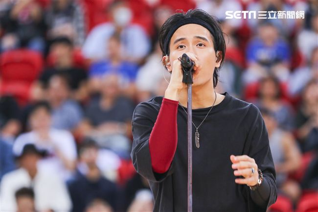 台韓明星公益籃球賽台灣明星隊陳彥允同時是表演嘉賓。（記者林士傑/攝影）