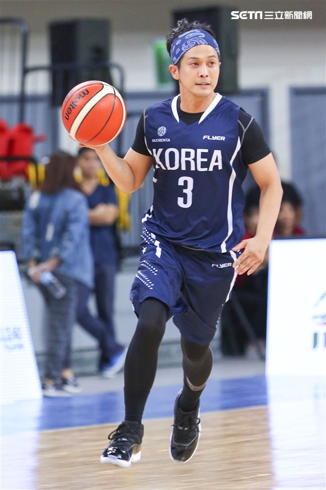 台韓明星公益籃球賽韓國明星隊權成民。（記者林士傑/攝影）