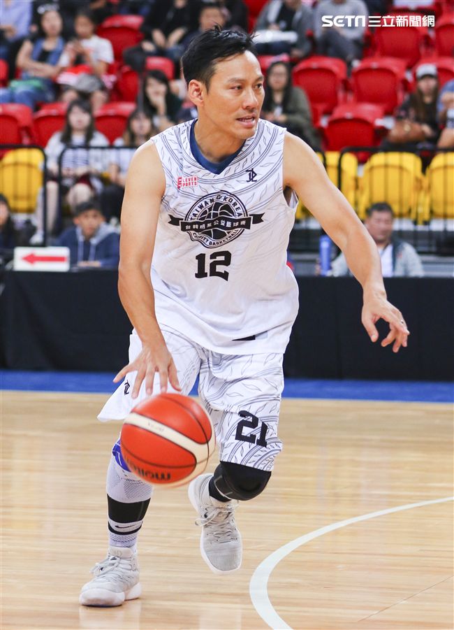 台韓明星公益籃球賽台灣明星隊艾力克斯。（記者林士傑/攝影）