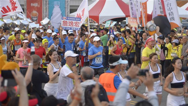 泰山力挺賽事　田中馬拉松熱力補給