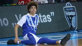 球三弟重返高中　經歷慘害校隊沒球打
Lonzo Ball,LaMelo Ball,職籃,高中,校隊
翻攝自推特