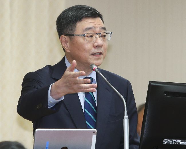小段拍桌嗆賴揆　卓轟：出來選黨主席