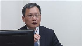 金融機構公公併  財長：先提升績效較重要公股行庫金融整併受到關注，財政部長蘇建榮7日在立法院財政委員會表示，公股如果評估可以合併，財政部也樂觀其成；最重要的還是把綜效、績效先提升會比較重要一點。中央社記者張新偉攝  107年11月7日