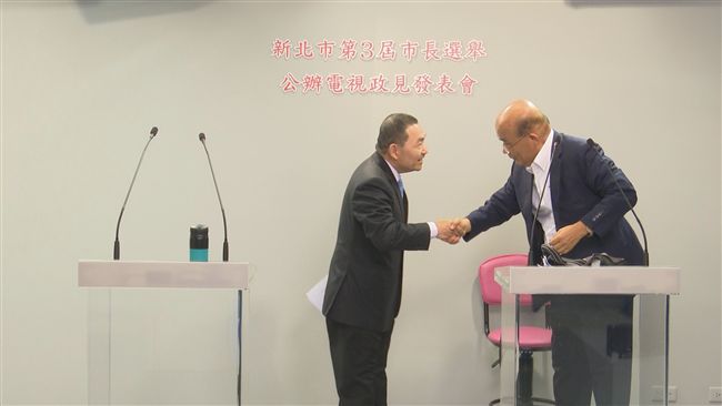 蘇貞昌辯論脫外套　直喊再來5場！